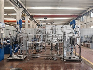 10L不锈钢减压蒸馏反应釜系统装置已完工发往嘉兴