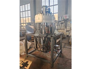 500L高压不锈钢复合板油浴电加热反应釜已完工发往深圳